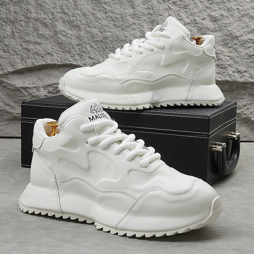 Sapatos casuais bonitos 2025 genuínos de sola macia sapatos brancos de sola grossa Moda esportes couro macio sola macia sapatos de pai para homens