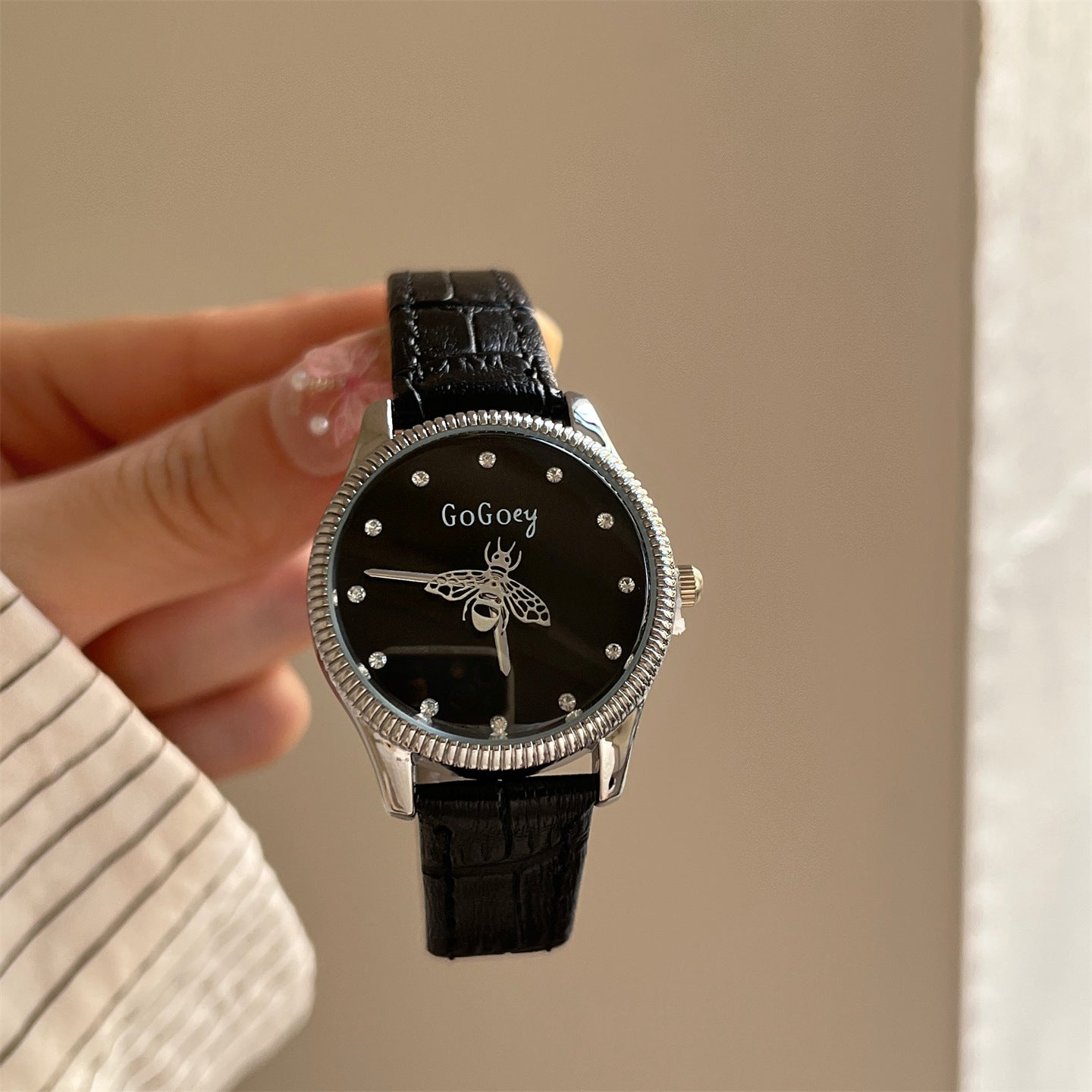 Ancient European trendy high-end vintage couple's watches, little bee pointers, niche belt wristwatches for women, cross-border bestsellers