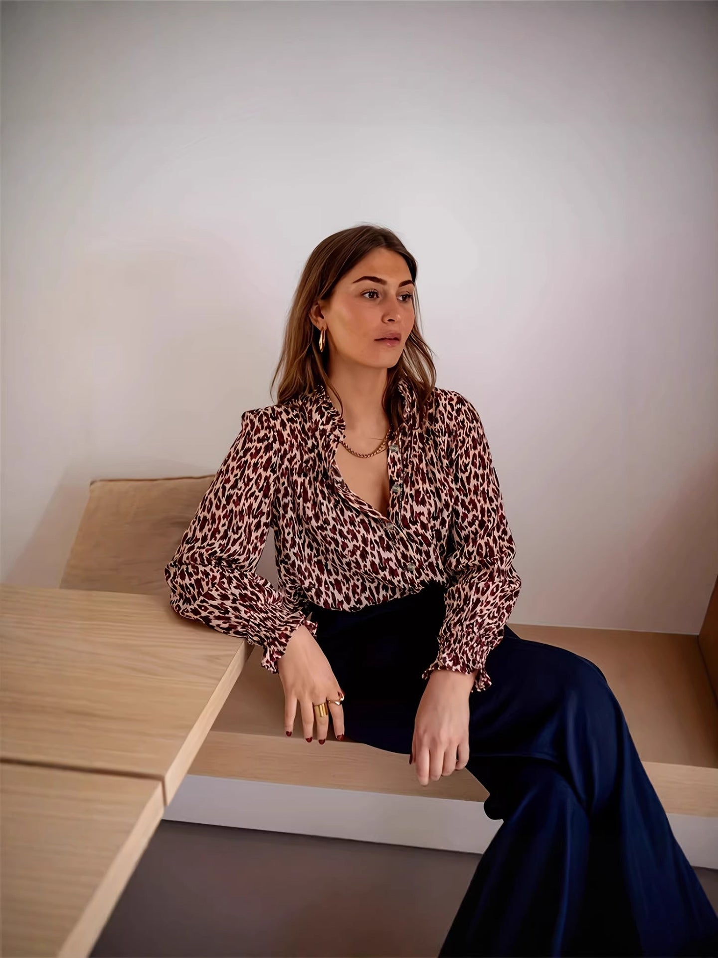 Leopard print shirt women's design sense niche autumn new fashion temperament retro Hong Kong flavor foreign style long-sleeved top
