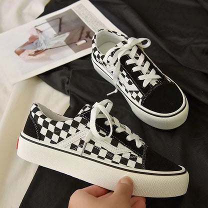 Sapatos clássicos de lona de skate feminino 2025 nova versão coreana ulzzang sapatos de prancha versátil sapatos de pano de estudante em sapatos da moda
