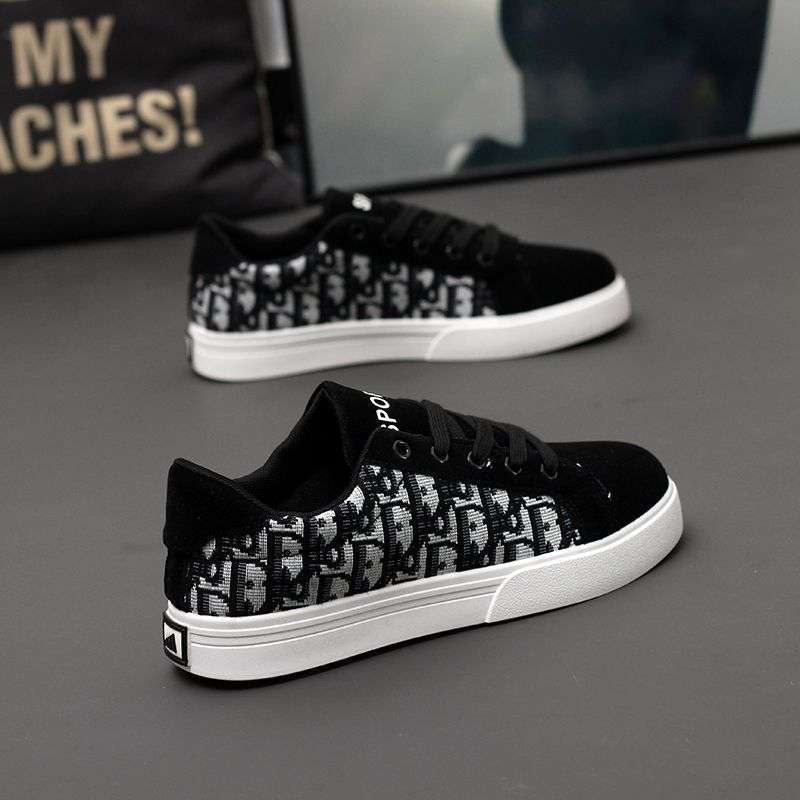 Sapatos masculinos da moda 2025 primavera/verão novos sapatos de lona retro de sola macia espírito versátil cara esportes lazer board shoes