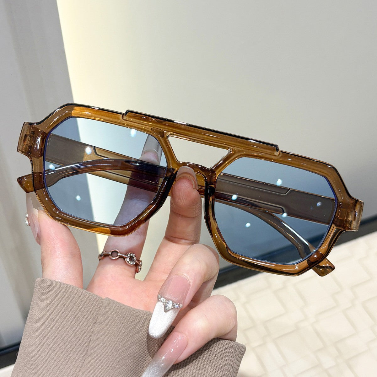 Polygonal dual-beam sunglasses for men, new European and American high-end sunglasses, UV-blocking fashion sunglasses for women