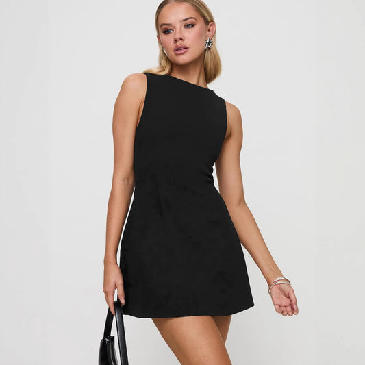 Vestido europeu e americano para mulher para o verão de 2025, com um novo estilo, cor sólida, gola redonda, sem mangas, corte slim e corte que realça a anca. Disponível para venda por grosso internacional.