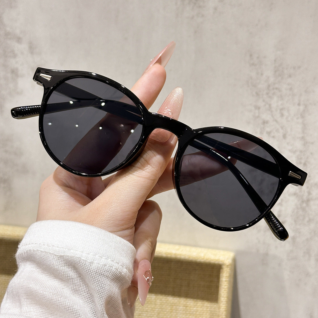 European-American style round sunglasses with UV protection tortoiseshell stud decoration, sun-blocking sunglasses for driving, high-end look