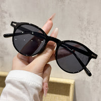 Bright black frame gray piece