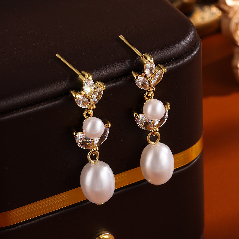 2025 Korean Style High-End Zircon Pearl Earrings for Women, Fashionable Versatile Bridal Banquet Dress Earrings