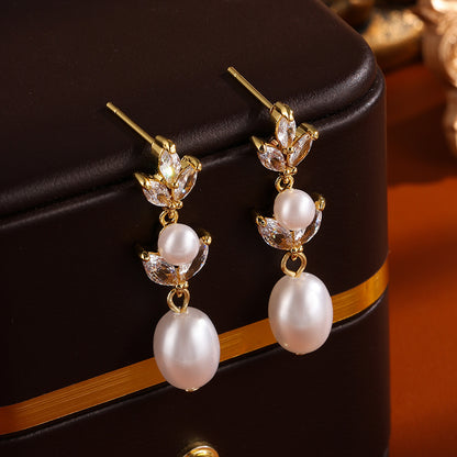 2025 Korean Style High-End Zircon Pearl Earrings for Women, Fashionable Versatile Bridal Banquet Dress Earrings