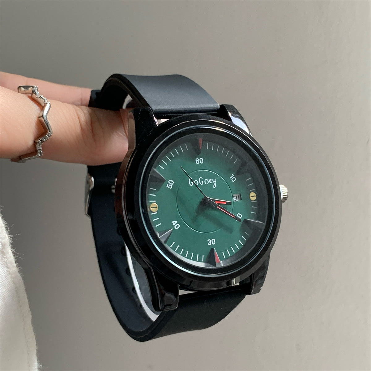 GoGoey European and American Style Niche Sports Men's and Women's Wholesale Original Style Quartz Watches with Personalized Large Calendar Dials