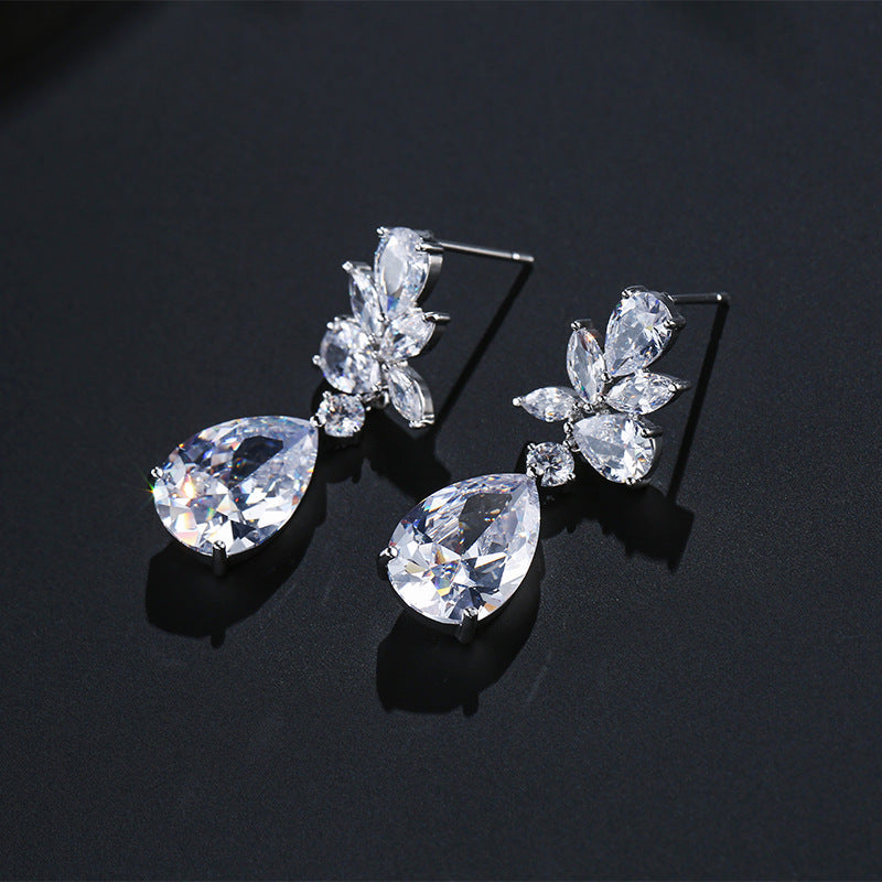 European and American exquisite creative waterdrop petal earrings for women, high-end design with a subtle design sense of micro-set AAA pearl zircon fashion earrings