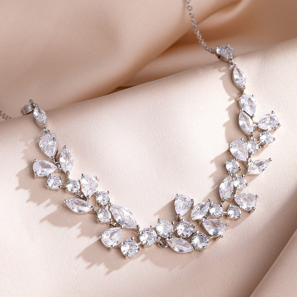 European and American cross-border bestsellers: fully diamond-filled waterdrop zircon necklaces, accessories, niche designs, high-end bridal wedding banquets