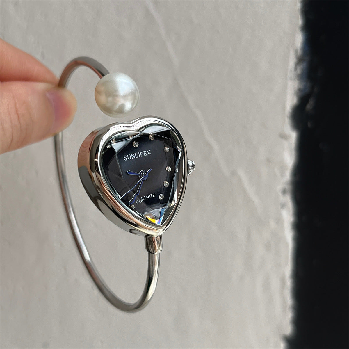 Sunlifex Peach Heart Bracelet Watch for Women, Exquisite Niche Pearl Diamond Design, Douyin Best-Selling Women's Watch