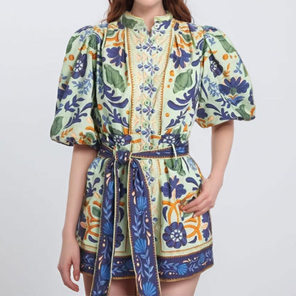 Primavera 2026: Conjunto retro feminino de corte irrepreensível, com estampado, gola redonda e manga curta, num estilo europeu transfronteiriço, com um toque de elegância e estilo celebridade.