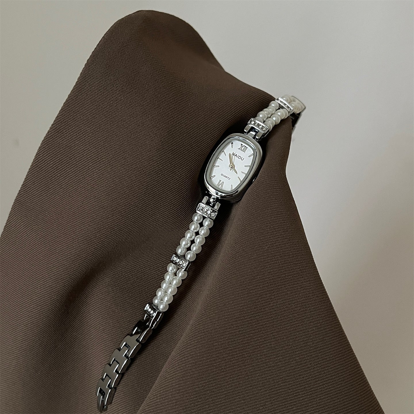 NAIDU new personalized pearl women's watch oval disc simple fashion watch small fragrance style women's Douyin live broadcast model