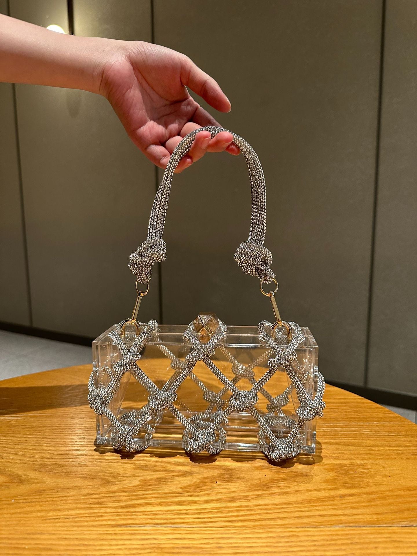 Saco de caixa de acrílico transparente brilhante e inflexível transfronteiriço Jantar tecido à mão saco das axilas de moda de alta qualidade