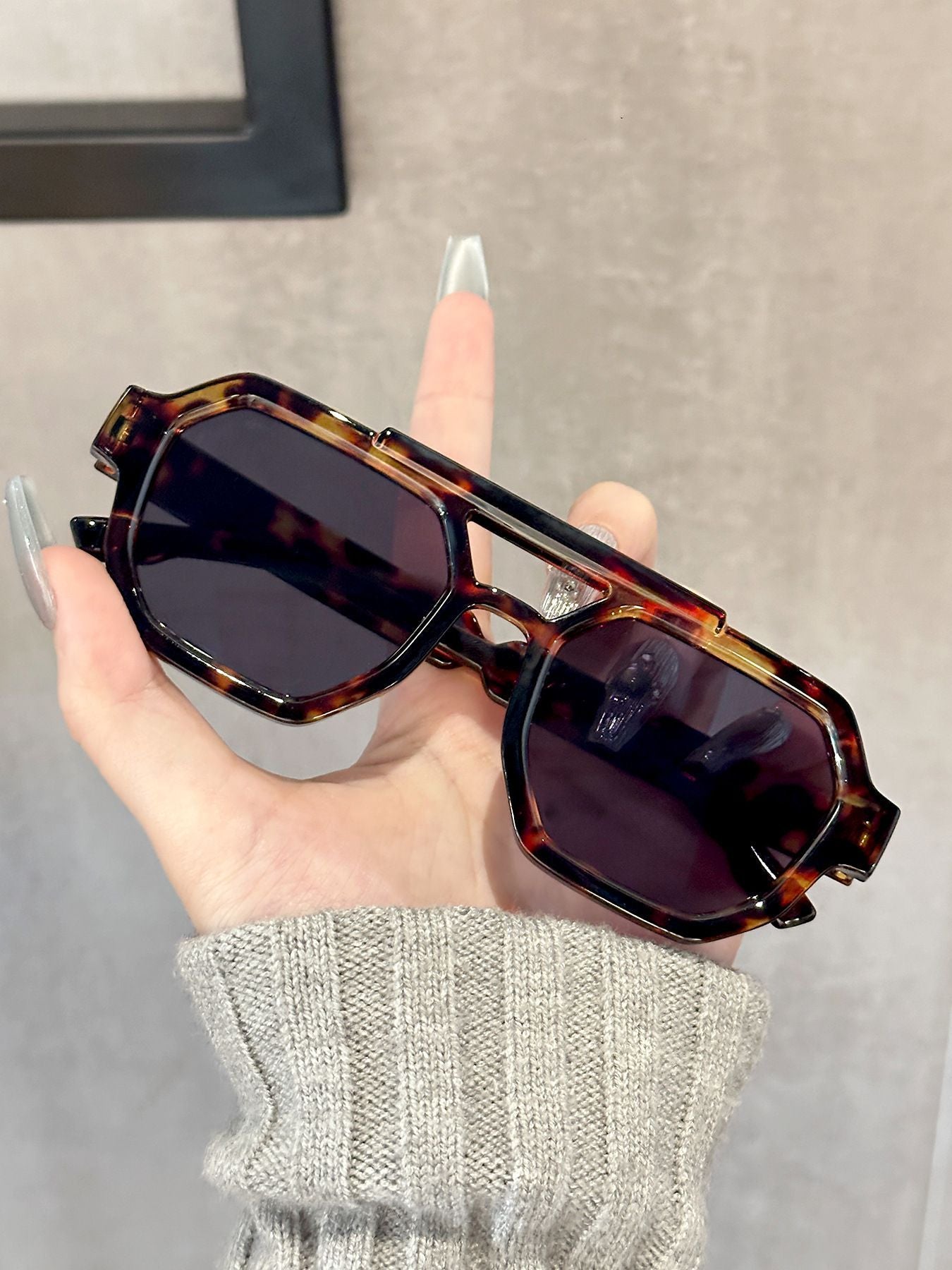 Polygonal dual-beam sunglasses for men, new European and American high-end sunglasses, UV-blocking fashion sunglasses for women