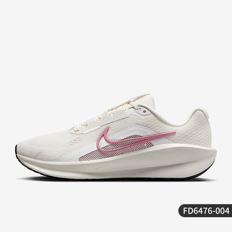 Sapatilhas de corrida para mulher Nike Downshifter 13 com amortecimento e malha, modelo FD6476-802.