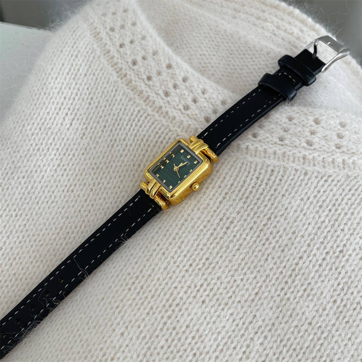 Live broadcast explosive small fragrance style second-hand watches literary niche design exquisite and small sugar cube watches women's quartz watches