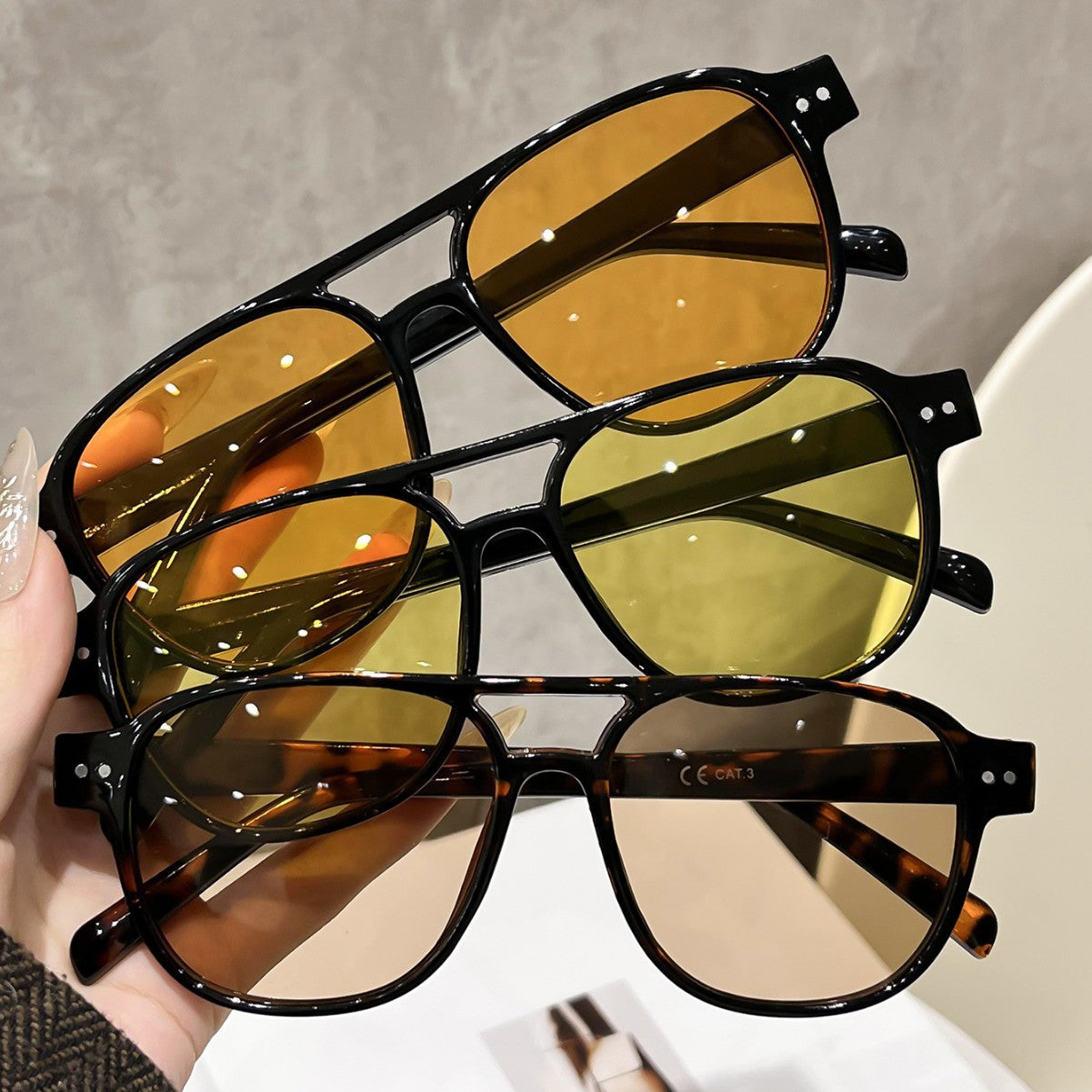 Dual-beam pilot style sunglasses, new European and American models for men and women, high-end sunglasses, sun protection, driving personality trend