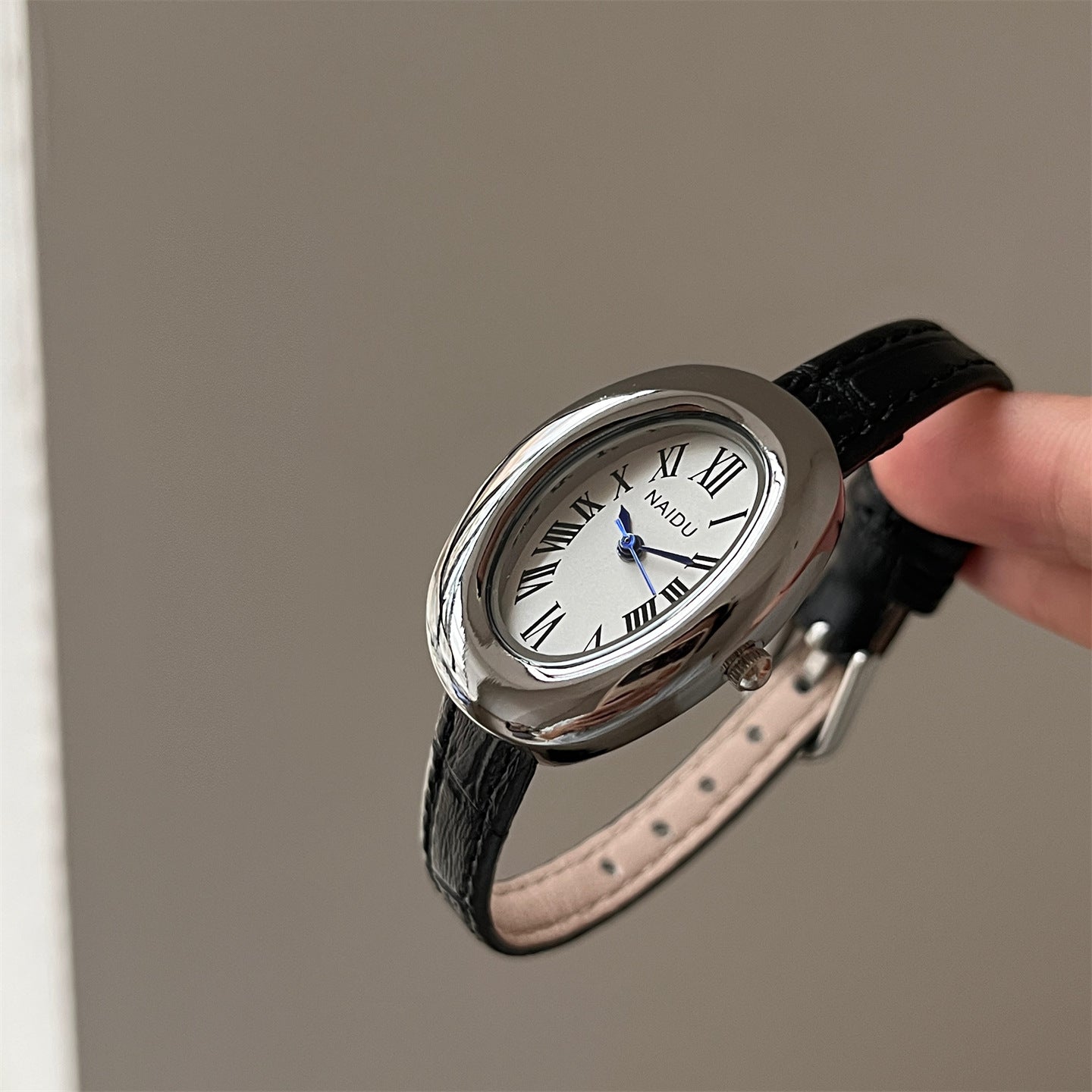 Light luxury women's watches, Douyin explosive bathtub series, niche second-hand exquisite belts, quartz watches, hot-selling models