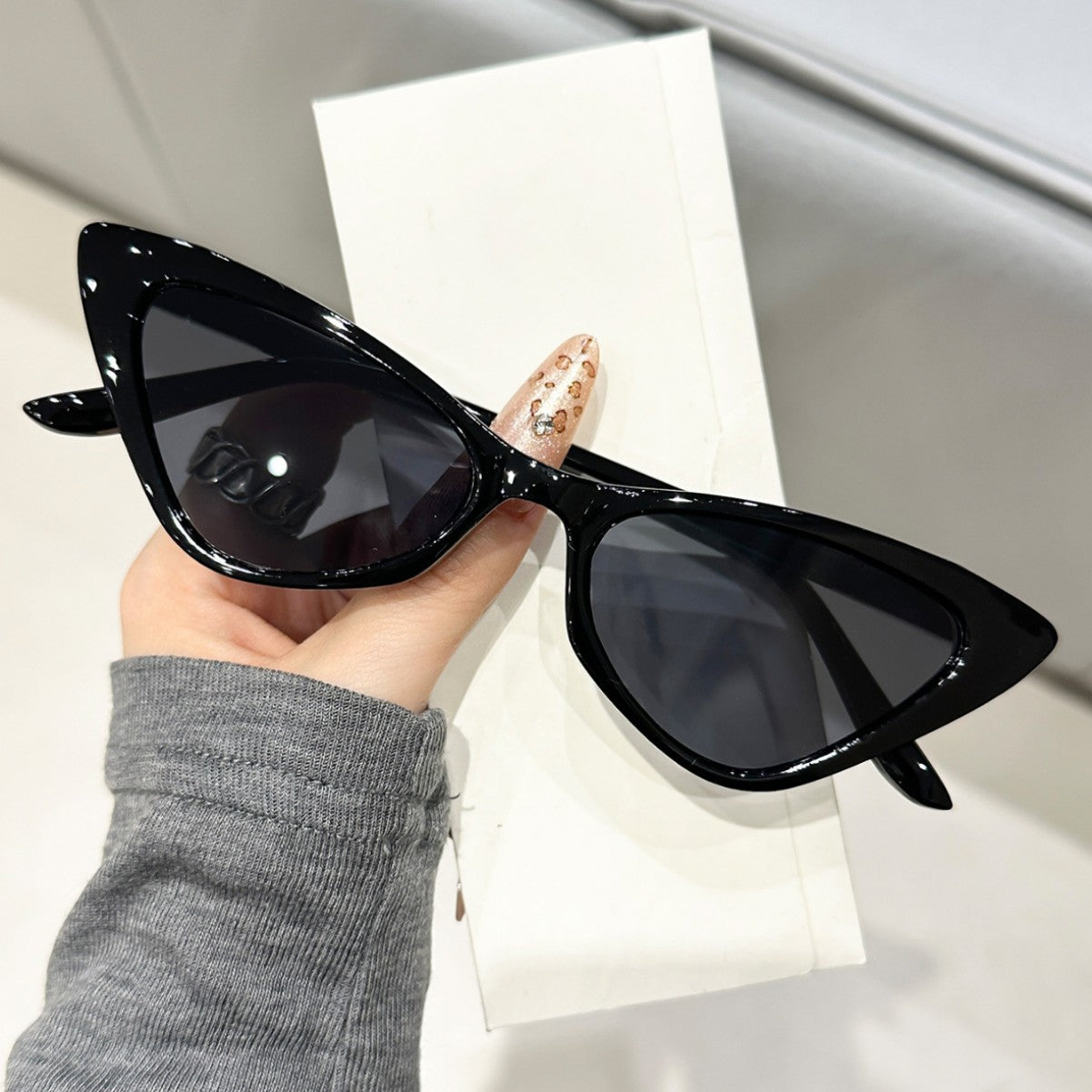 Vintage cat-eye sunglasses, European and American unique triangle small frame sunglasses, cross-border GM sunglasses for women, high-end style