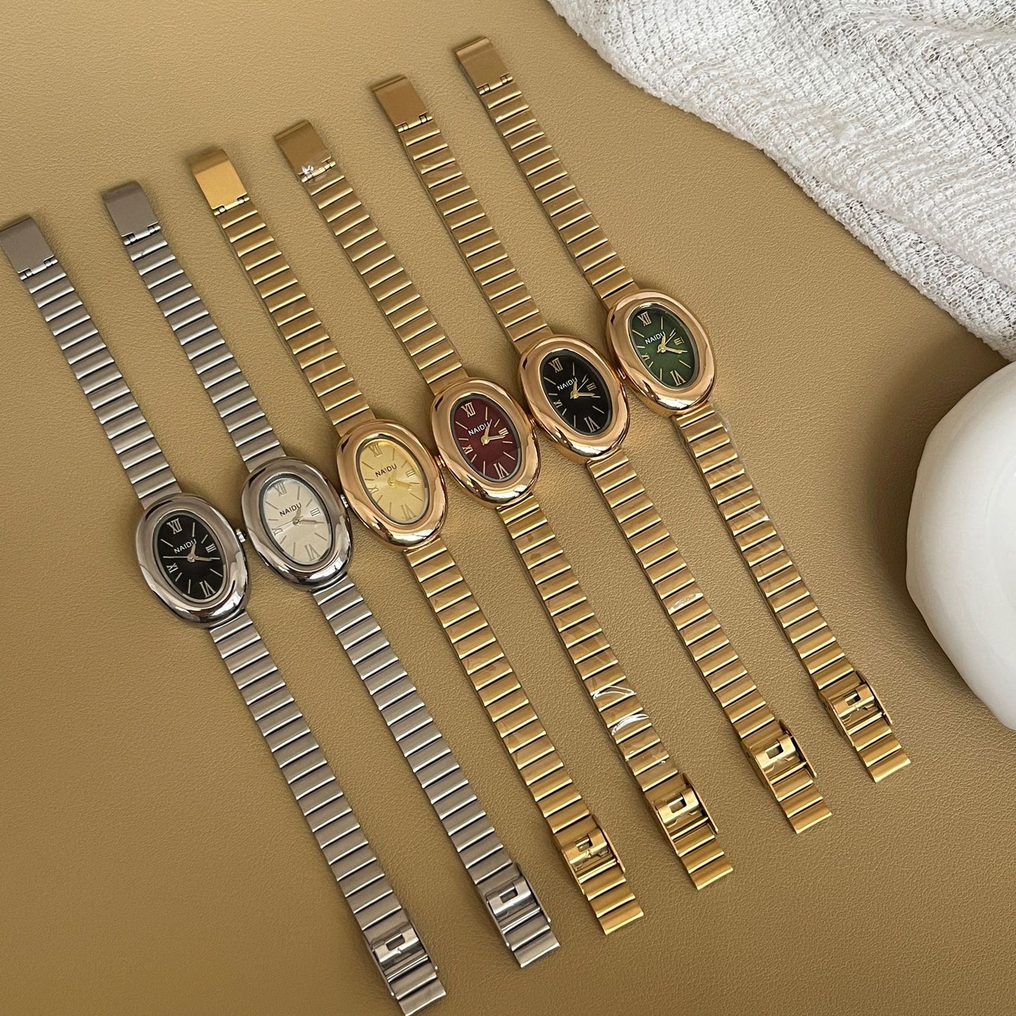 Cross-border new ladies' small gold watches, fashionable hot bathtub series, simple oval gold quartz wristwatches