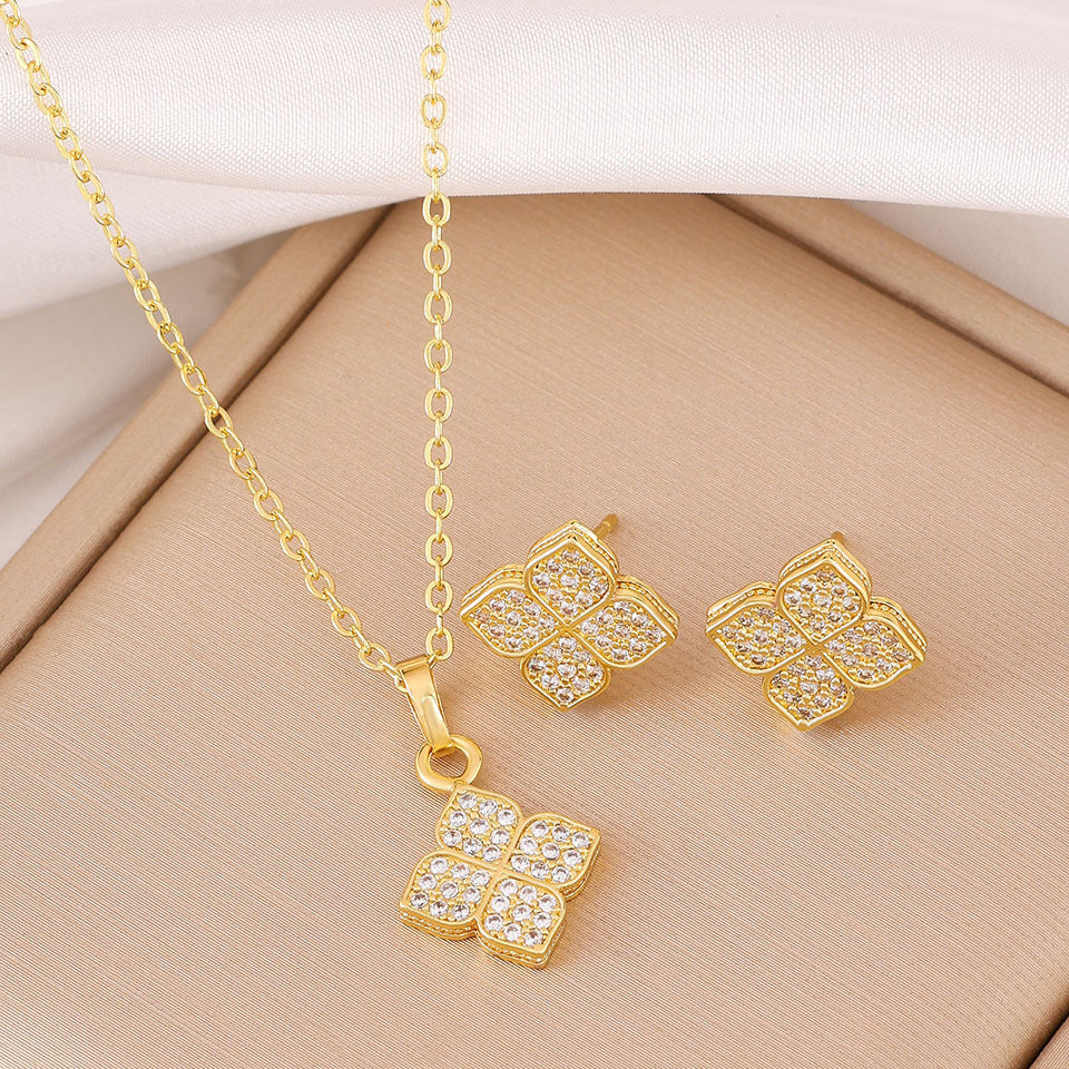 Women's Summer Four-Leaf Clover Micro-Inlaid Zircon Fashion New Versatile Necklace for Women, High-End Clavicle Chain Accessory