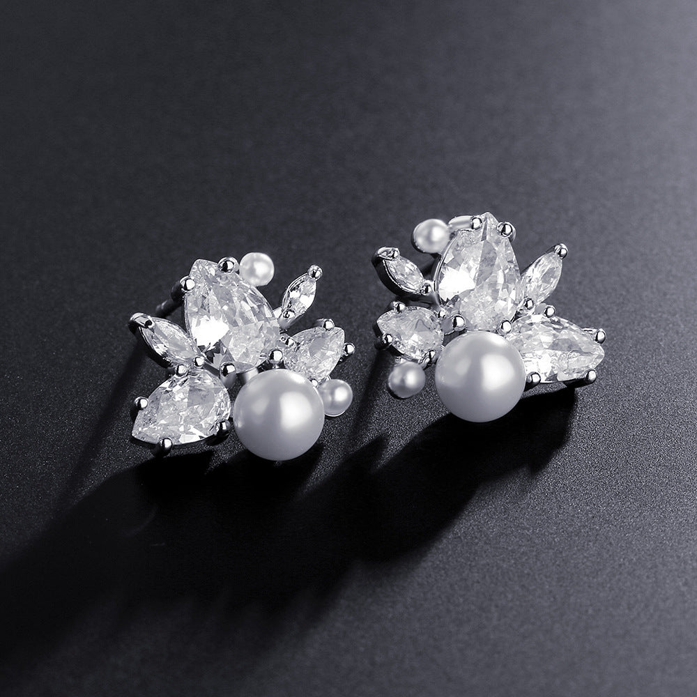 Korean exquisite compact design light luxury high-end pearl zircon earrings for women, personalized minimalist fashionable versatile stud earrings