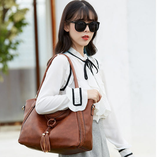 Bolsa de senhora para comércio exterior, modelo 2024, nova bolsa tote vintage europeia e americana com franjas, bolsa de ombro, bolsa saco, fabricante por grosso.