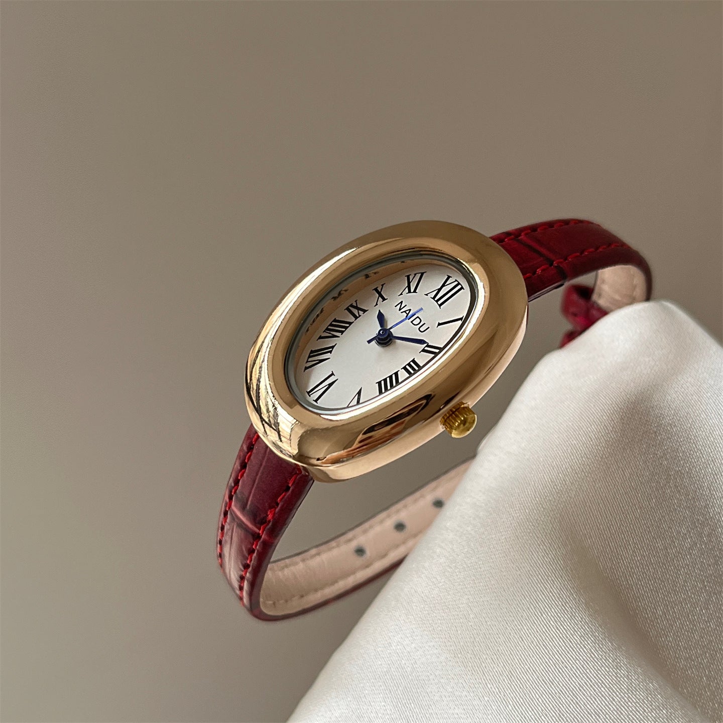 Light luxury women's watches, Douyin explosive bathtub series, niche second-hand exquisite belts, quartz watches, hot-selling models