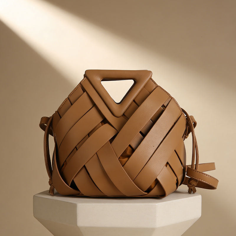 Internacional Bolsa de mão Novo modelo bolsa trançada artesanal fashion acabamento sofisticado bolsa cesta coreano exclusiva Bolsa transversal feminina