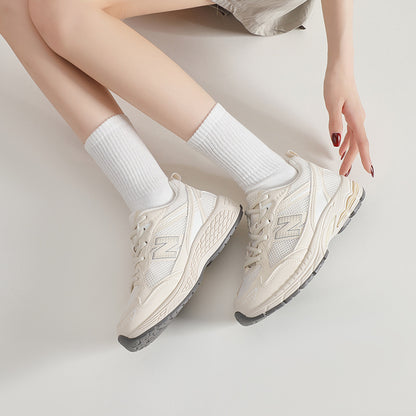 Primavera e outono New Balance Cool Running Sneakers Feminino Nova Malha Respirável Outdoor Sapatos Femininos Retro Daddy Shoes Modelos Explosivos