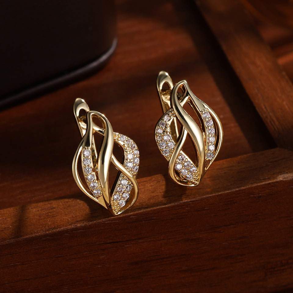 Light luxury women's niche twisted braided with irregular hollowed-out design accessories, metallic earrings, stud earrings