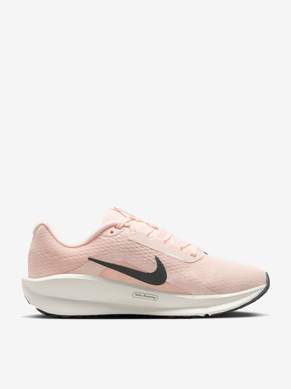 Sapatilhas de corrida para mulher Nike Downshifter 13 com amortecimento e malha, modelo FD6476-802.