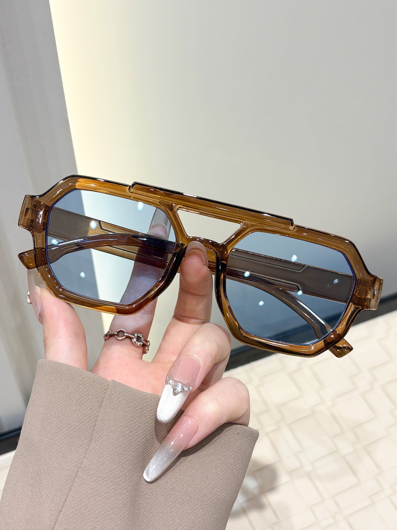 Polygonal dual-beam sunglasses for men, new European and American high-end sunglasses, UV-blocking fashion sunglasses for women