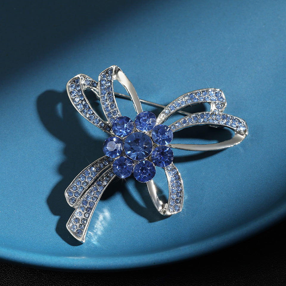 Fashionable Austrian blue crystal simple alloy bow brooch, high-end collar pin, silk scarf, fastener, garment decoration, corsage