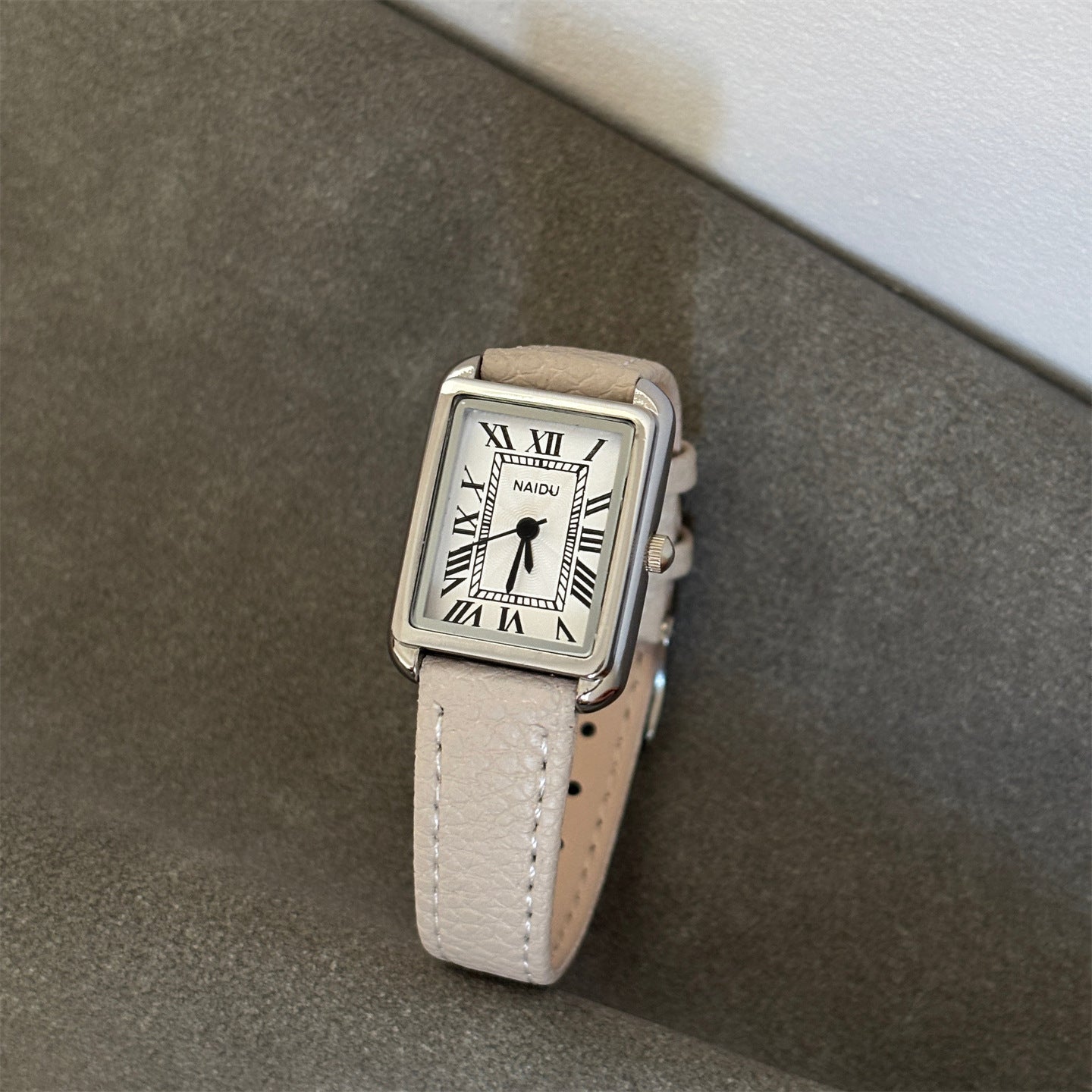 Classic square Roman scale simple ins style junior high and high school students exquisite casual personality quartz manufacturer wholesale