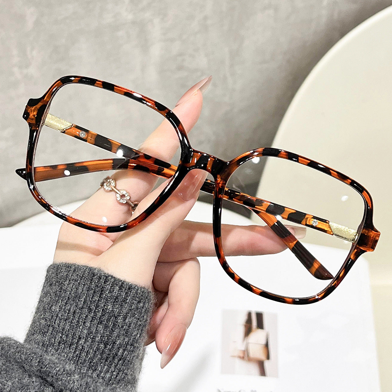 Large square frame flat light glasses, Korean new trendy no-makeup glasses frames for women, premium gold-rimmed slimming frames