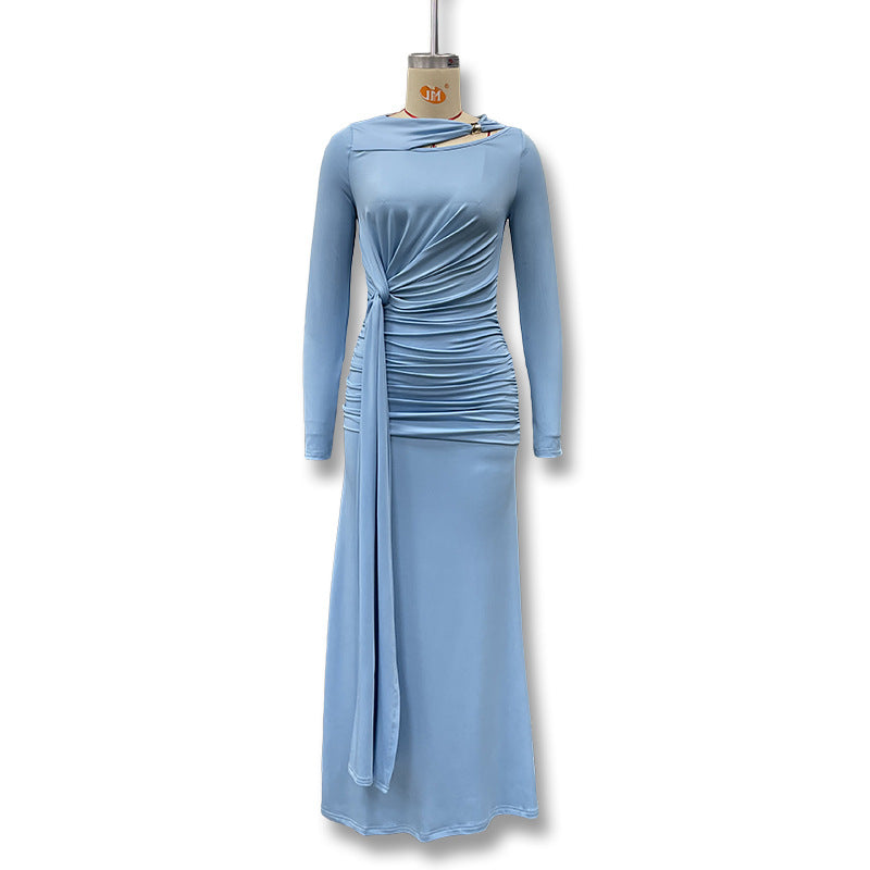 Vestido comprido de senhora de manga comprida com detalhe torcido e cintura plissada, em cor sólida, para comércio externo. Saia assimétrica.