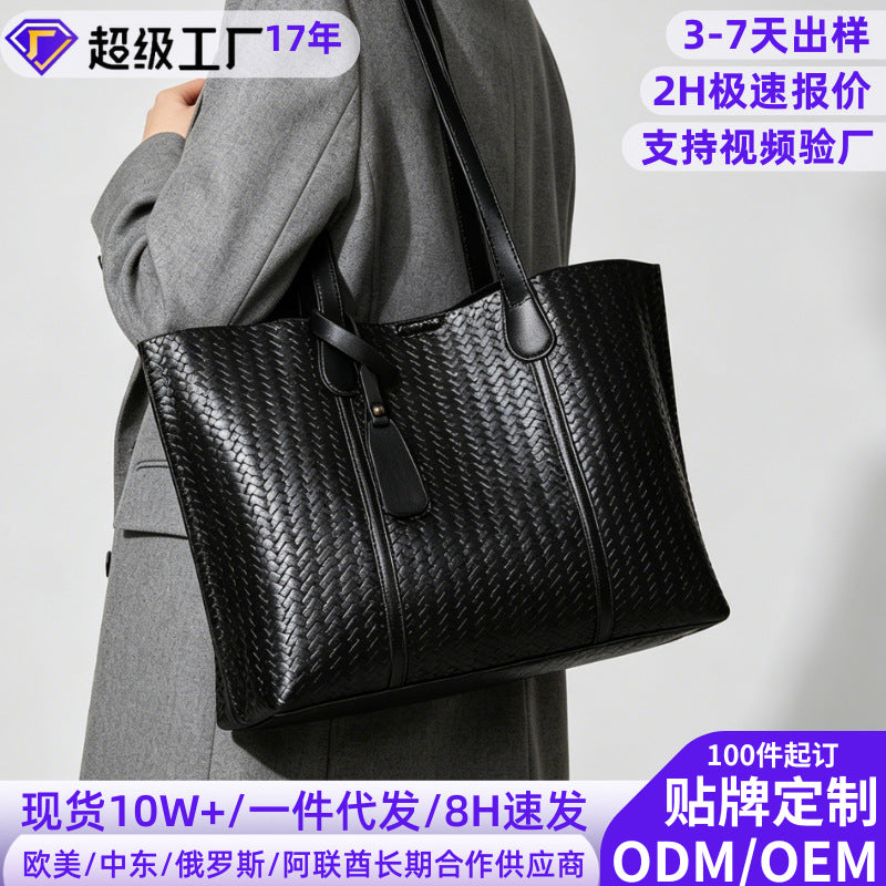 Internacional comércio internacional Bolsa tote minimalista Grande capacidade para o dia a dia bolsa europeia e americana fashion textura trançada Bolsa de ombro feminina atacado de fábrica