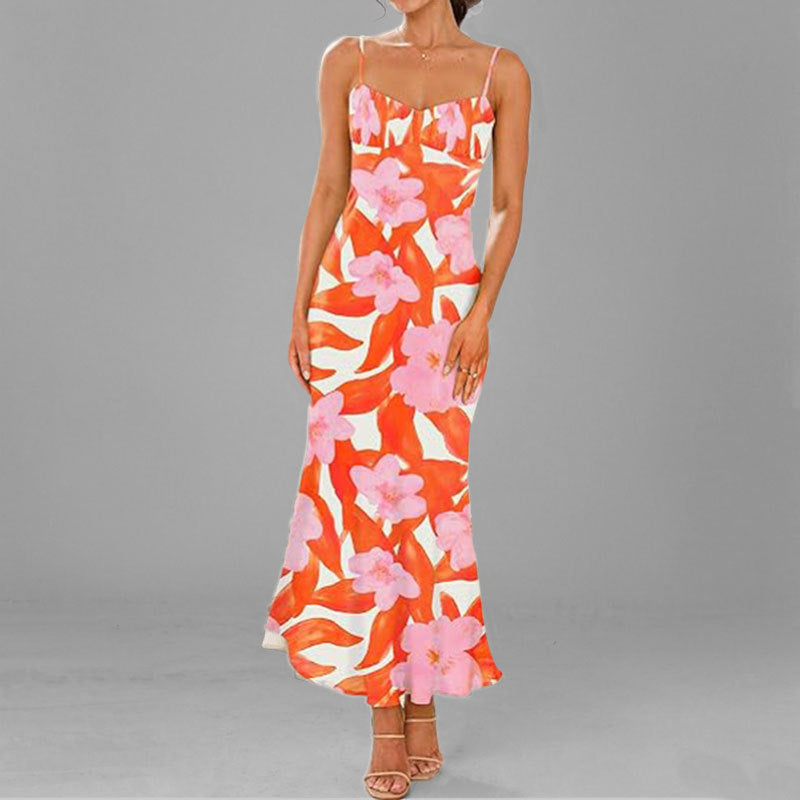 Tendência da moda feminina para o verão de 2025, estilo europeu e americano: vestido sexy com decote em V, alças e estampado na anca.