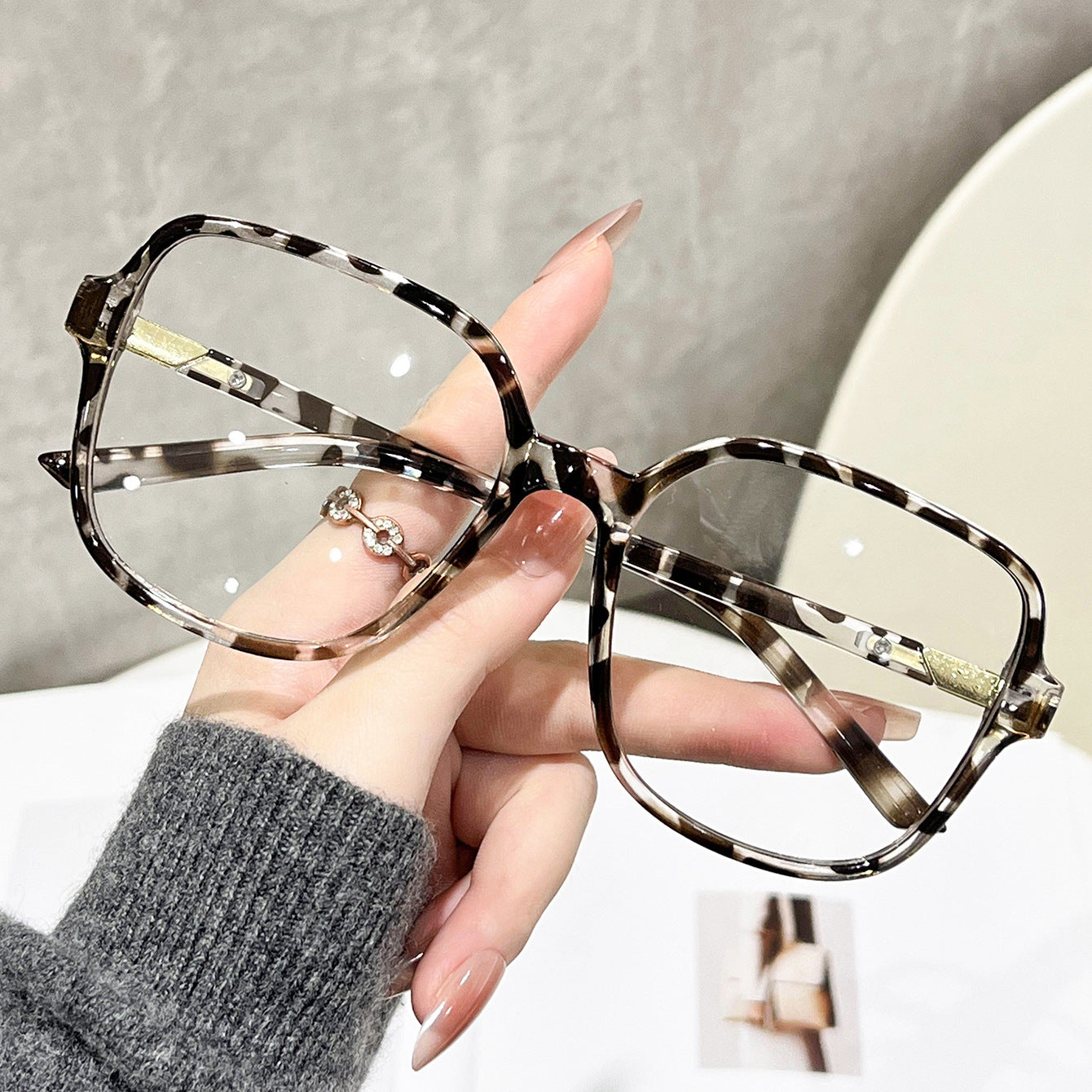 Large square frame flat light glasses, Korean new trendy no-makeup glasses frames for women, premium gold-rimmed slimming frames