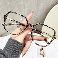 White Leopard Pattern Frame White Flat (Gold)