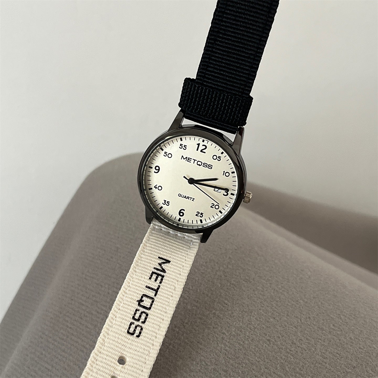 European and American trendy canvas with color-blocking design for female students, simple and fresh INS with calendar quartz