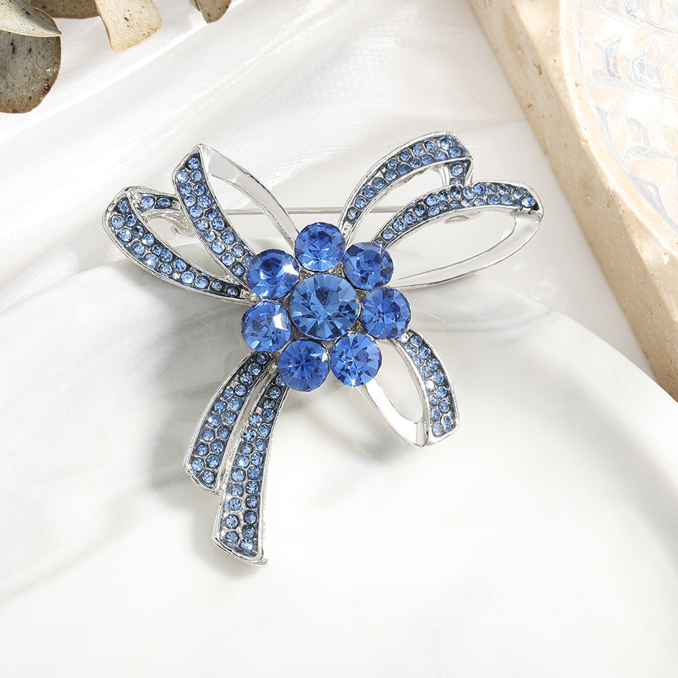 Fashionable Austrian blue crystal simple alloy bow brooch, high-end collar pin, silk scarf, fastener, garment decoration, corsage