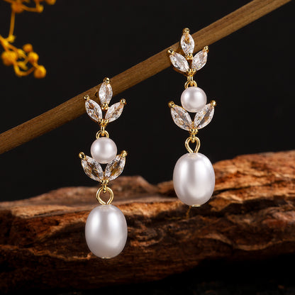 2025 Korean Style High-End Zircon Pearl Earrings for Women, Fashionable Versatile Bridal Banquet Dress Earrings