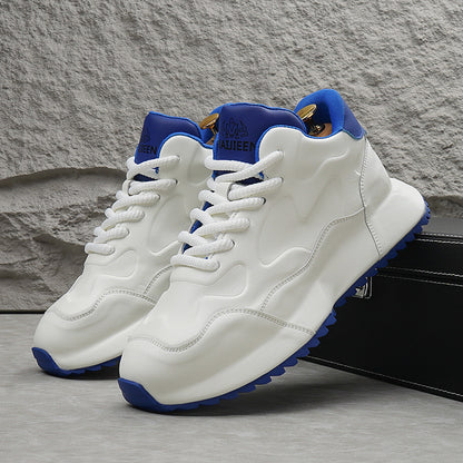 Sapatos casuais bonitos 2025 genuínos de sola macia sapatos brancos de sola grossa Moda esportes couro macio sola macia sapatos de pai para homens