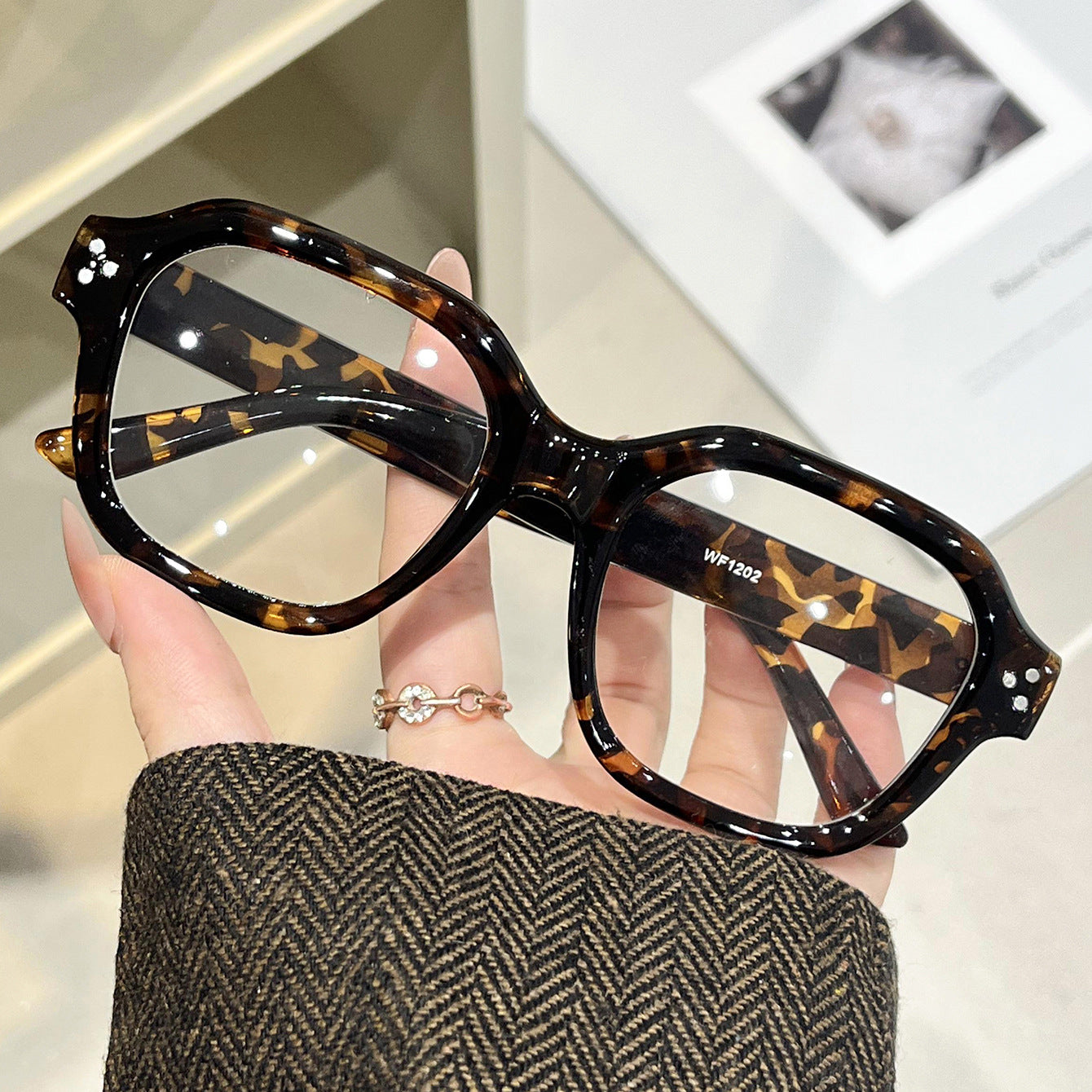 Large frame Mi Nail square flat glasses 2025 new blue light blocking fashion glasses frame, tortoiseshell slimming frames for women