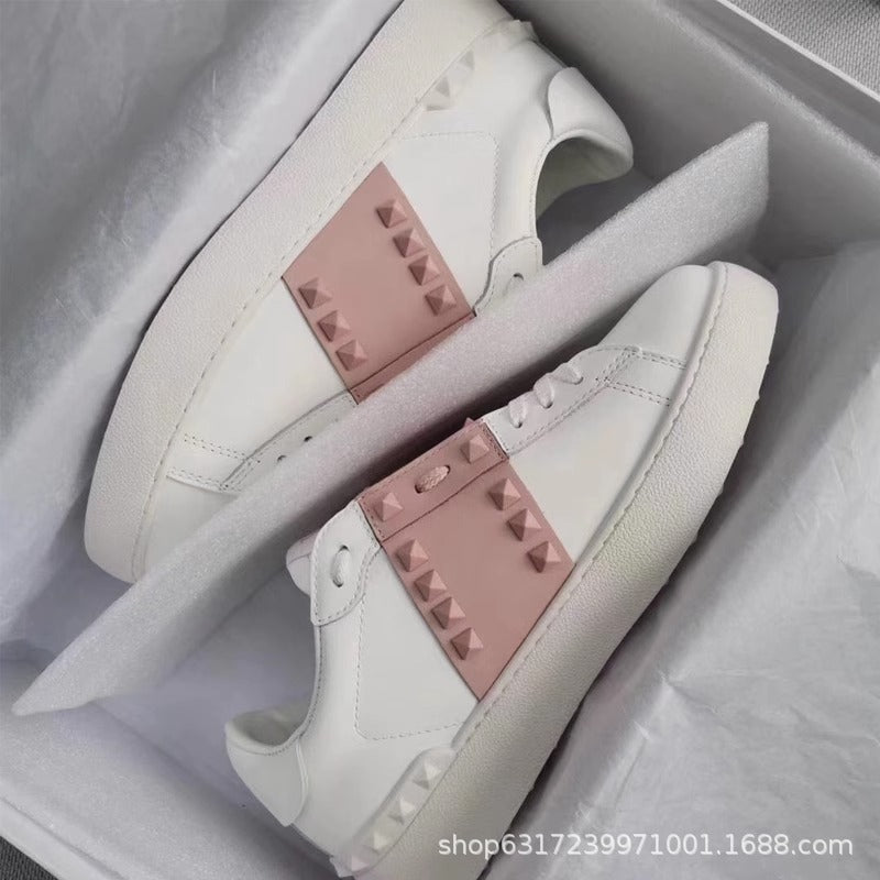 Sapatos de tabuleiro respiráveis de outono e inverno, sapatos masculinos casuais, sapatos brancos, sapatos individuais masculinos, rebites, sapatos da moda da estação europeia, sapatos femininos