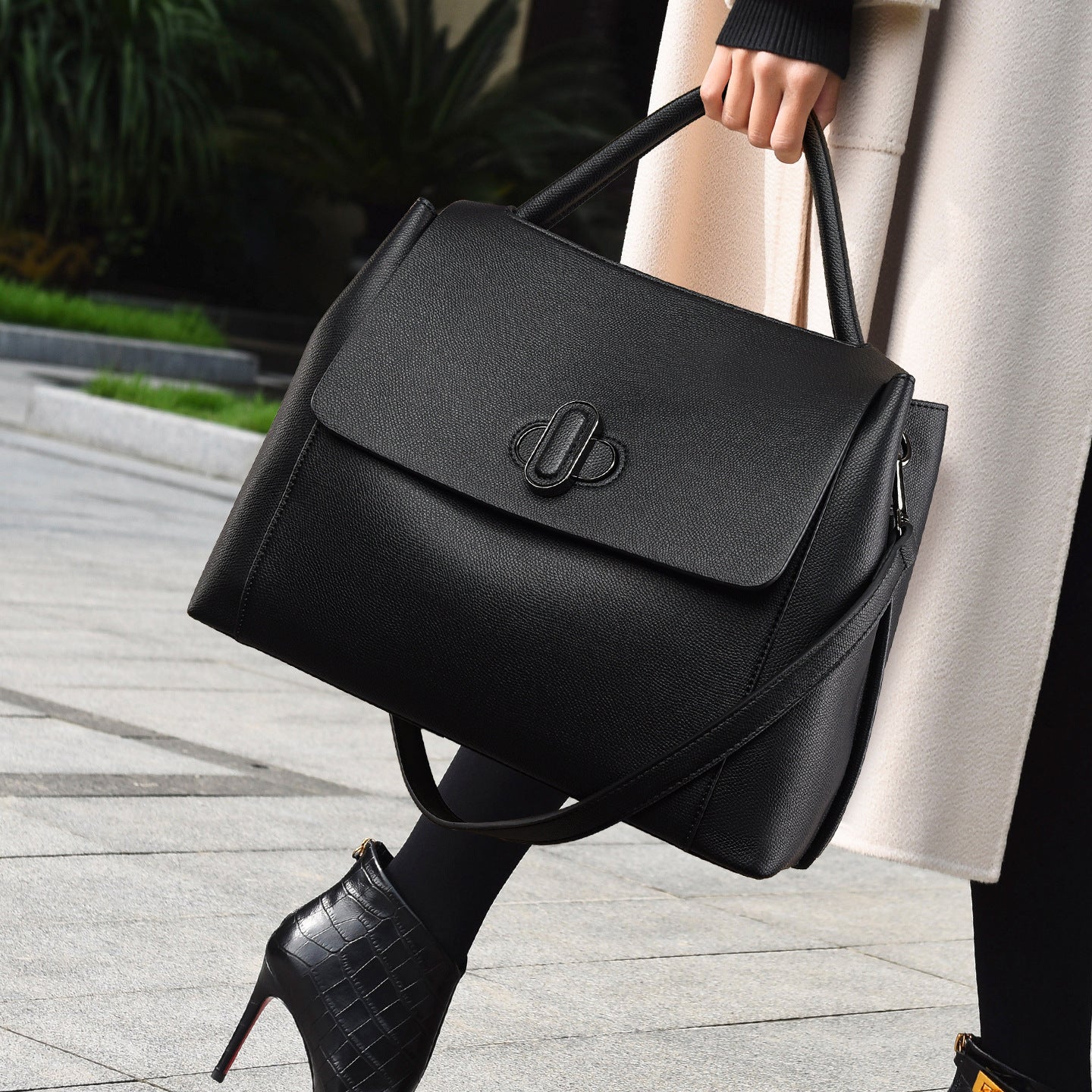 Internacional Bolsa tote Novo modelo minimalista fashion Bolsa elegante luxo discreto para o dia a dia bolsa europeia e americana Grande capacidade Bolsa de mão