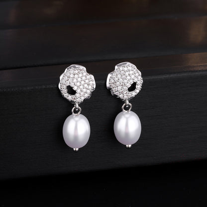 Japanese and Korean exquisite fashion style, niche design, socialite style, light luxury commuter, ultra-glitter fairy with full diamonds, pearl-set earrings